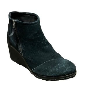 TOMS Women's Black Suede Platform Side Zip Comfortable Bootie-Size 9